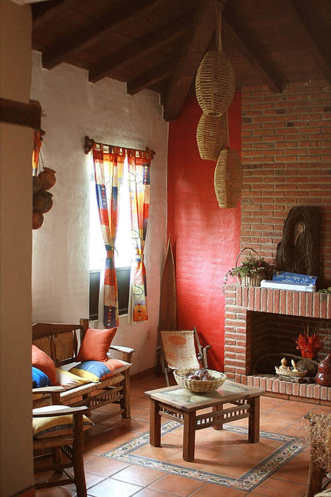 sala con chimenea Orlando Quiñones Salones rústicos de estilo rústico Ladrillos
