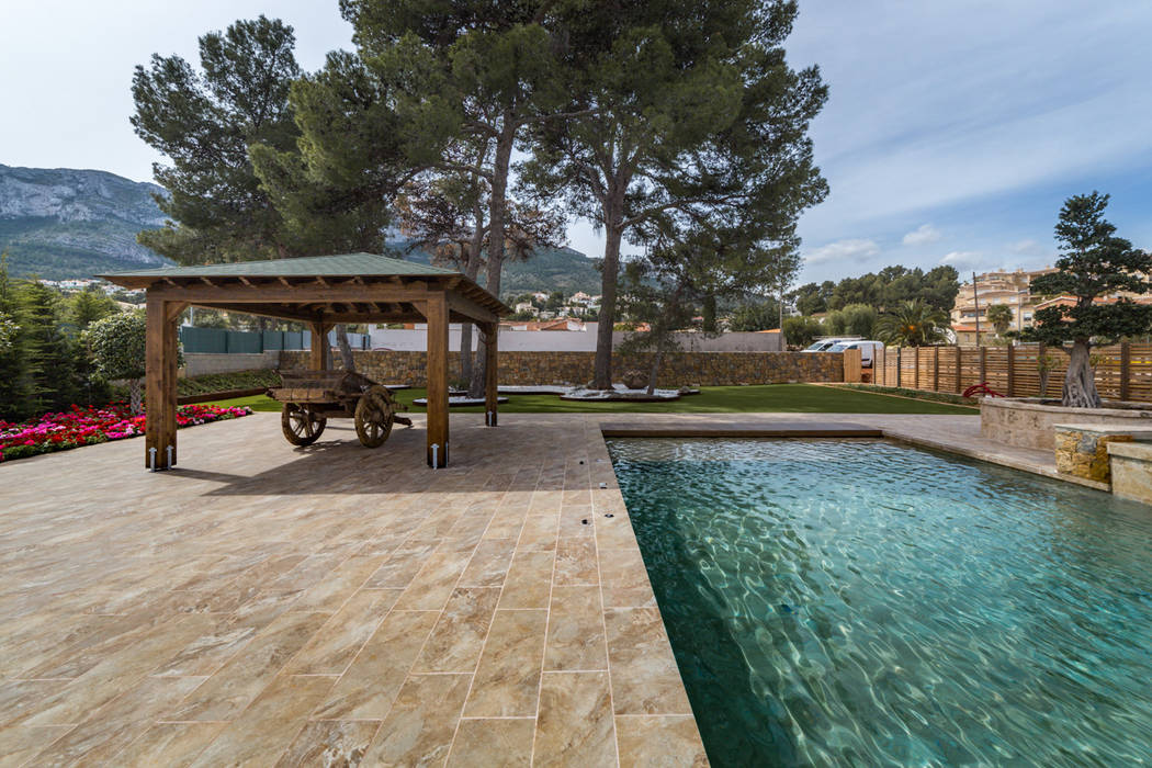 Piscina Privada Denia, Cerámica Mayor Cerámica Mayor Rustic style pool Ceramic