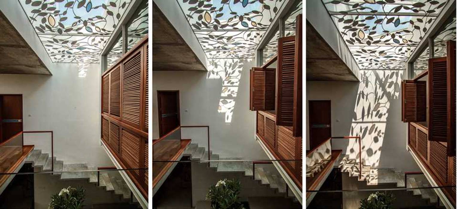 The Floating Cube House, COLLAGE-architecture studio COLLAGE-architecture studio Escaleras