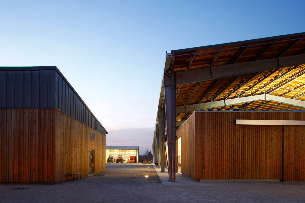 Ateliers & Hangars Agricoles, MFC Architecture MFC Architecture Garajes de estilo rural