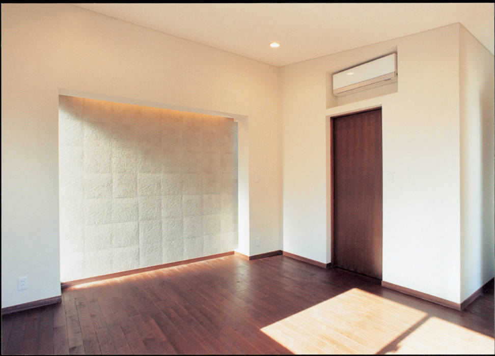 湘南の海を眺望し、本格的なオーディオルームを楽しむ 豊田空間デザイン室 一級建築士事務所 モダンスタイルの寝室