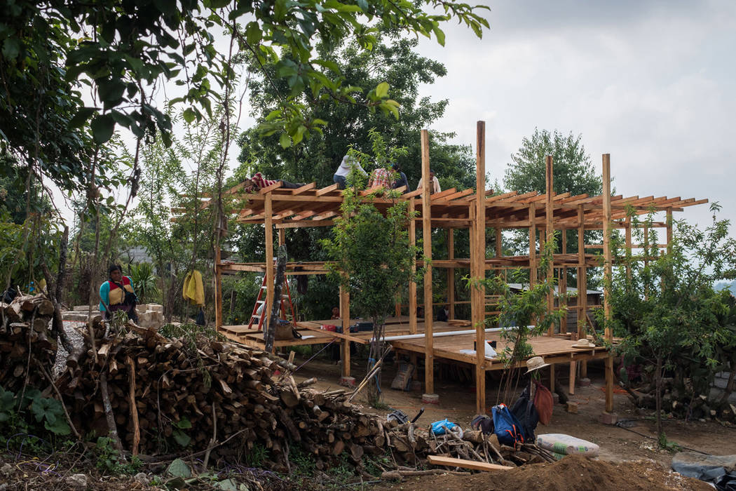 Taller de Teñido tradicional de la Lana, Juan Carlos Loyo Arquitectura Juan Carlos Loyo Arquitectura 통나무집