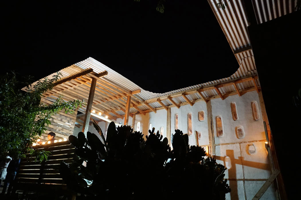 Taller de Teñido tradicional de la Lana, Juan Carlos Loyo Arquitectura Juan Carlos Loyo Arquitectura Cabanas de madeira