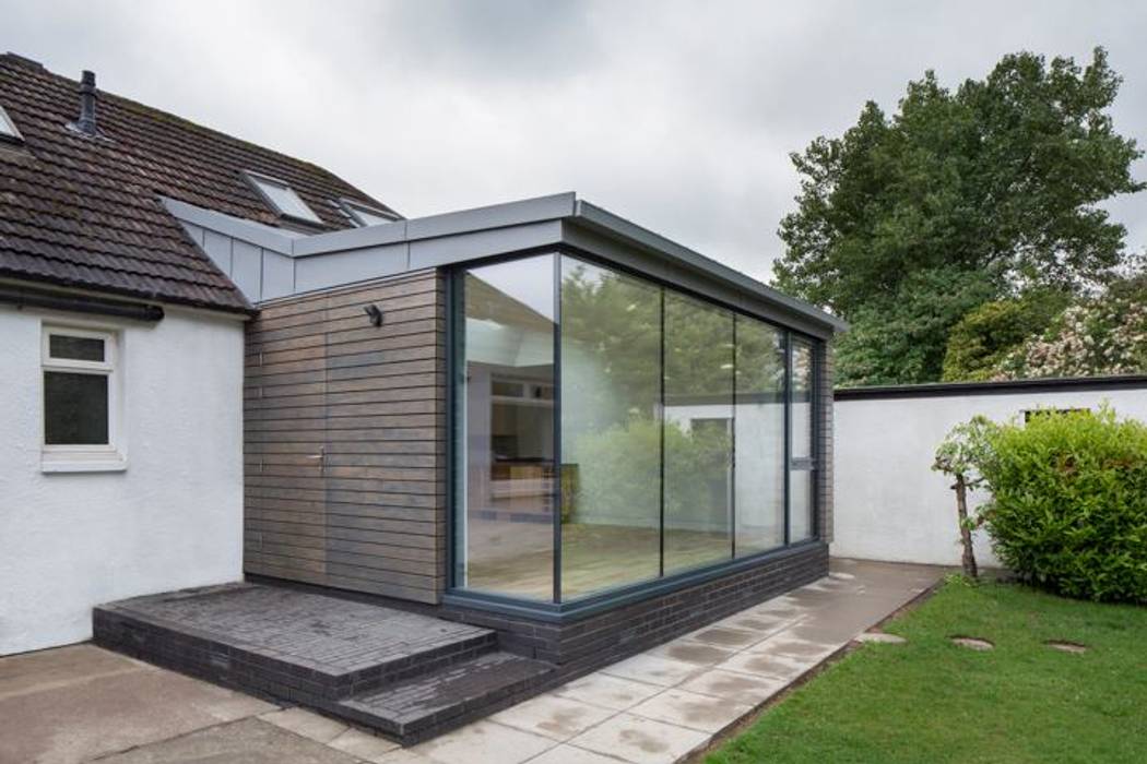 Exterior of Edinburgh Bungalow Extension Mark Smith Glazing Ltd หลังคากระจก อลูมิเนียมและสังกะสี glazing,glass facade,windows