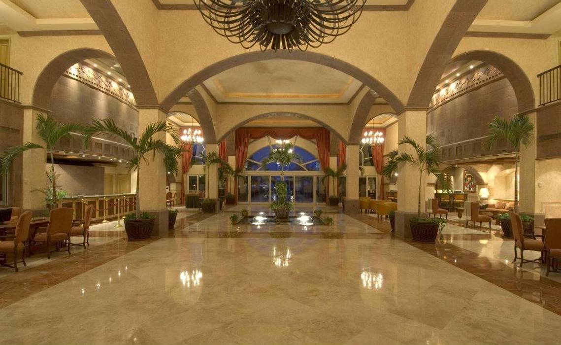 Villa del Palmar Flamingos, Facere Arquitectura Facere Arquitectura Tropical style corridor, hallway & stairs