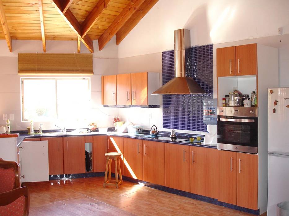 Vivienda González por ARKITEKTURA, ARKITEKTURA ARKITEKTURA Built-in kitchens Chipboard