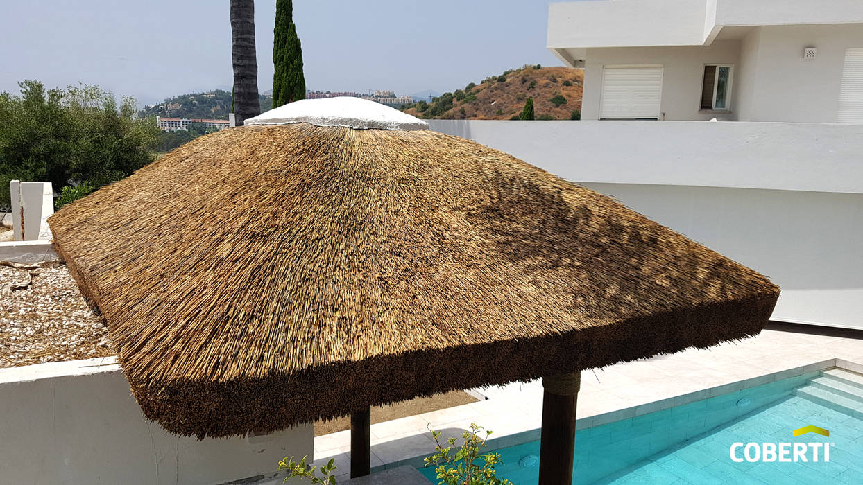 Pérgola de Junco Africano, COBERTI COBERTI Casetas de jardín Madera Acabado en madera