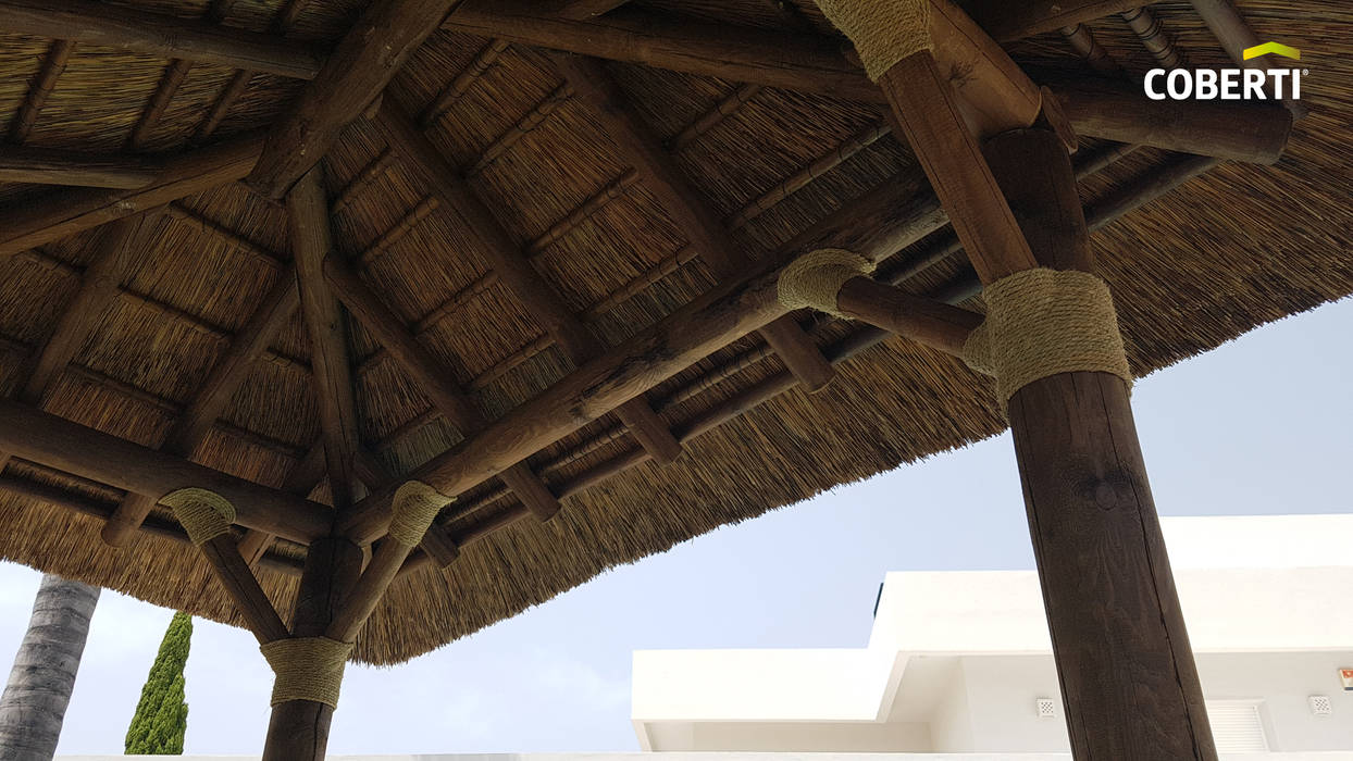 Pérgola de Junco Africano, COBERTI COBERTI 정원 창고 우드 우드 그레인