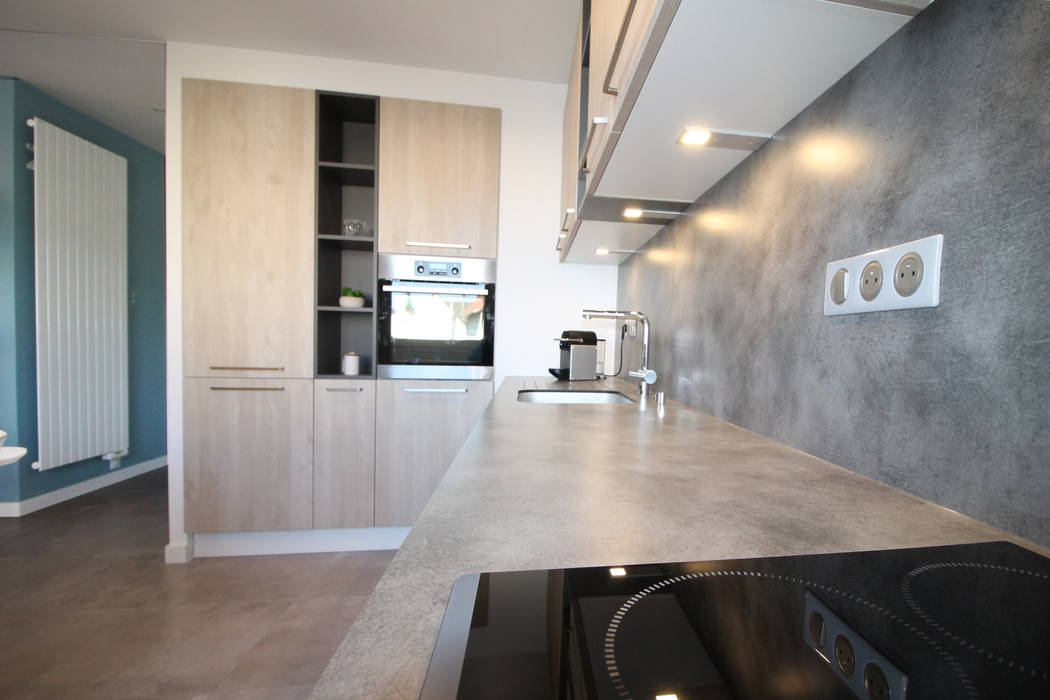 APPARTEMENT T2 A STRASBOURG, Agence ADI-HOME Agence ADI-HOME Built-in kitchens Wood-Plastic Composite