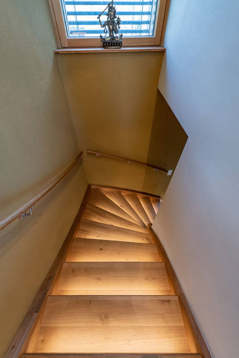 HAUS IN WEIDLING: Treppe AL ARCHITEKT - in Wien Treppe Passivhaus, Holzhaus, Holztreppe, Treppe