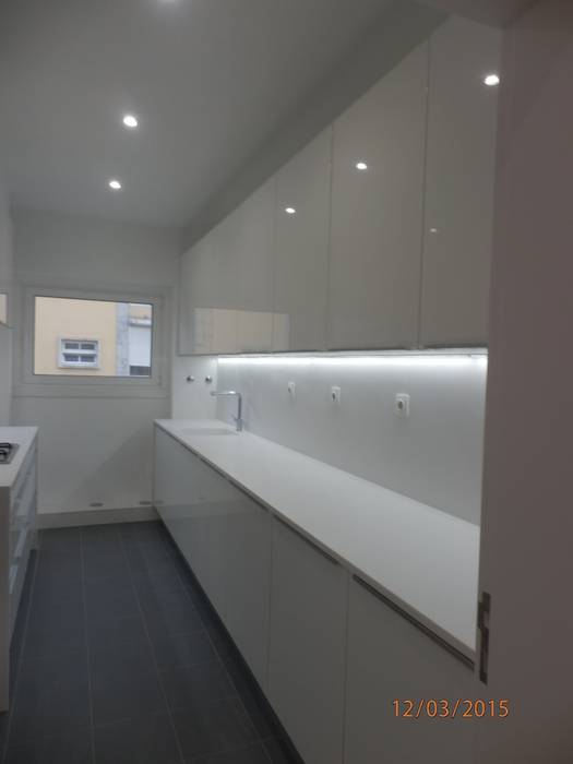 Cozinha Cozinhas modernas por ENGIMULTI Moderno Madeira Efeito de madeira