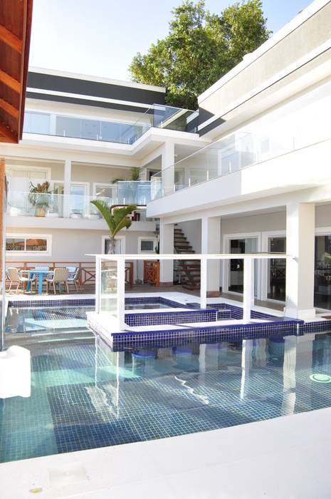 Piscinas Interagindo Com Espaco Gourmet Andrea Generoso Arquitetura E Construcao Piscinas Modernas Azulejo Azul Homify