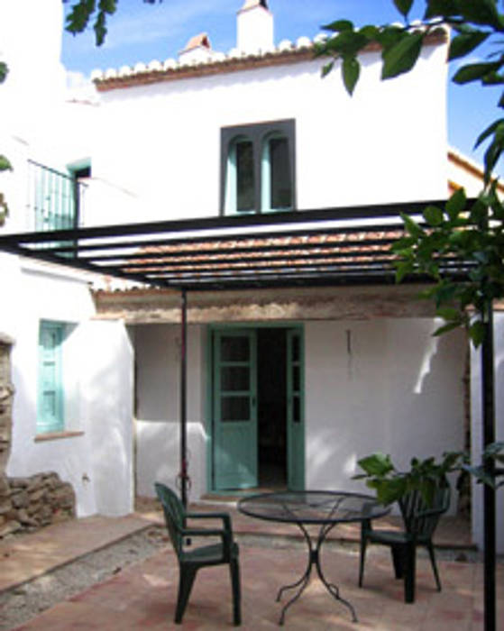 Casa Larga, Mirasur Proyectos S.L. Mirasur Proyectos S.L. Country style balcony, veranda & terrace