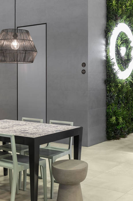 Stand Love Ceramic Tiles, Wonder Wall - Jardins Verticais e Plantas Artificiais Wonder Wall - Jardins Verticais e Plantas Artificiais Terrace