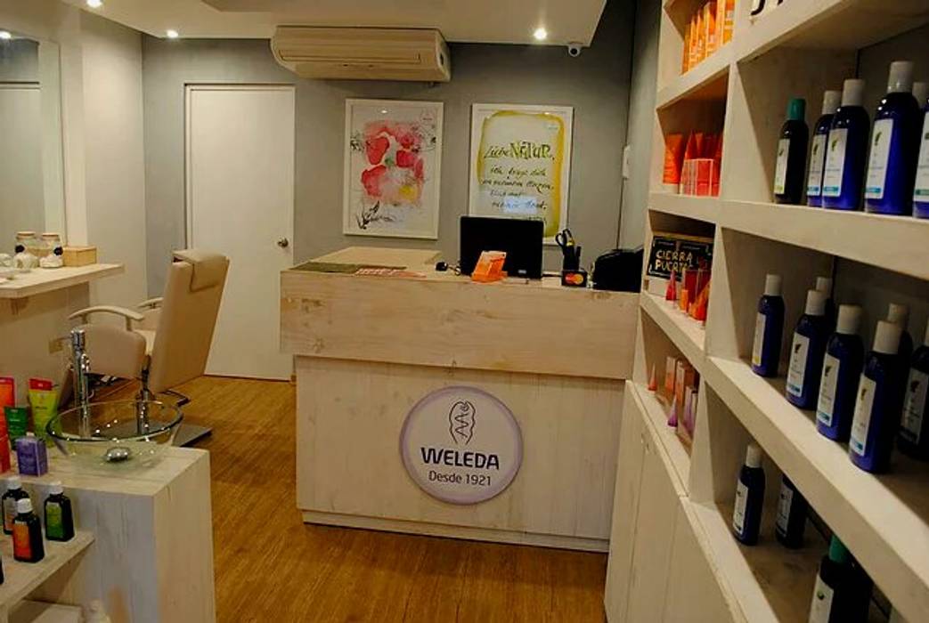 Tienda Weleda Rodrigo León Palma Espacios comerciales Madera Acabado en madera diseño,interiorismo,Oficinas y Tiendas