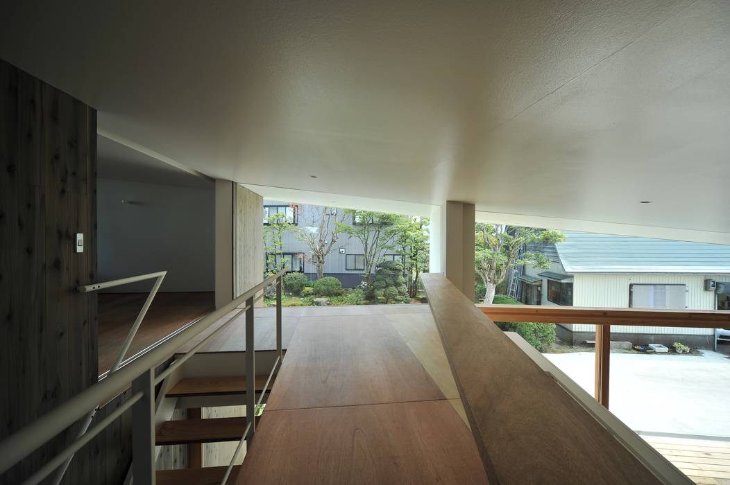 sakuramori house, Takeru Shoji Architects.Co.,Ltd Takeru Shoji Architects.Co.,Ltd Pisos