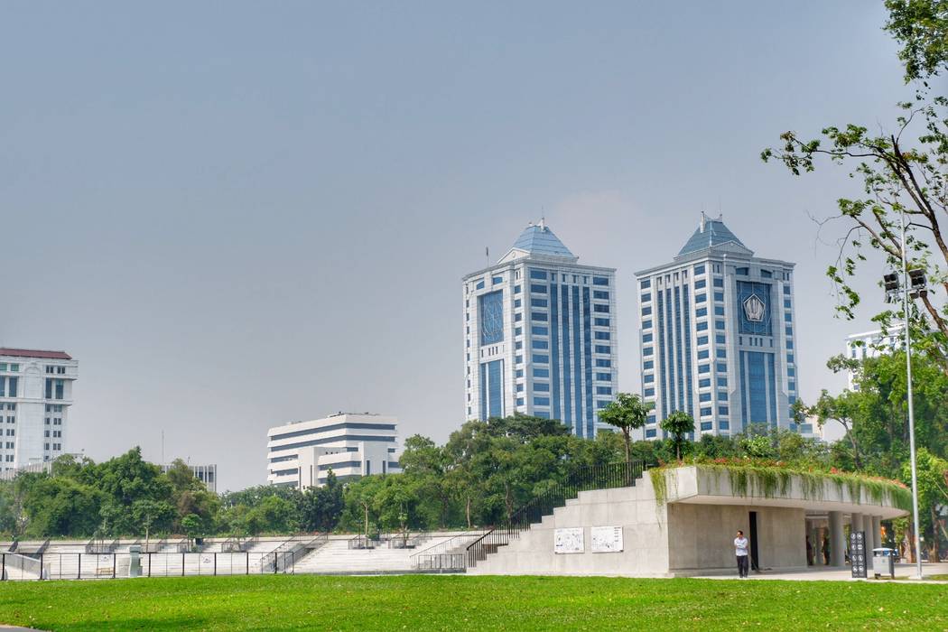 LAPANGAN BANTENG, JAKARTA PUSAT, PT. Kampung Flora Cipta PT. Kampung Flora Cipta Espacios comerciales Estadios