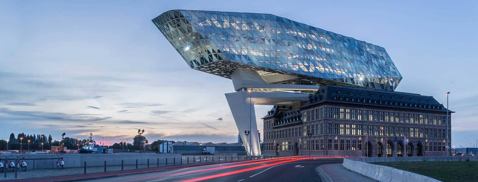 ​Zaha Hadid（札哈、哈蒂）事務所，在比利時的作品。 德國旭格國際建材 Commercial spaces Glass Office buildings