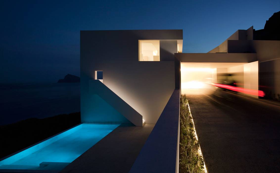 Casa del Acantilado FRAN SILVESTRE ARQUITECTOS Piscinas desbordantes