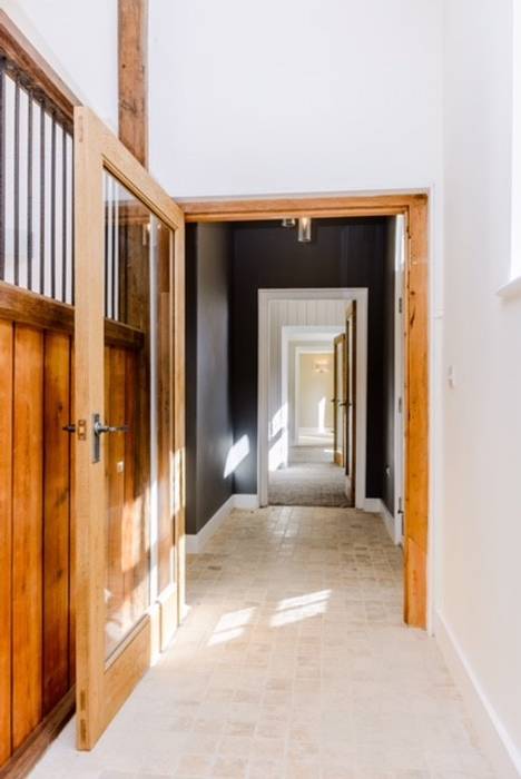 Internal Hallway Crafted Architects Drzwi wewnętrzne
