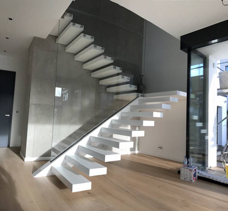 Cantilevered Corian staircase Go Up, Siller Treppen/Stairs/Scale Siller Treppen/Stairs/Scale Stairs سنگ مرمر