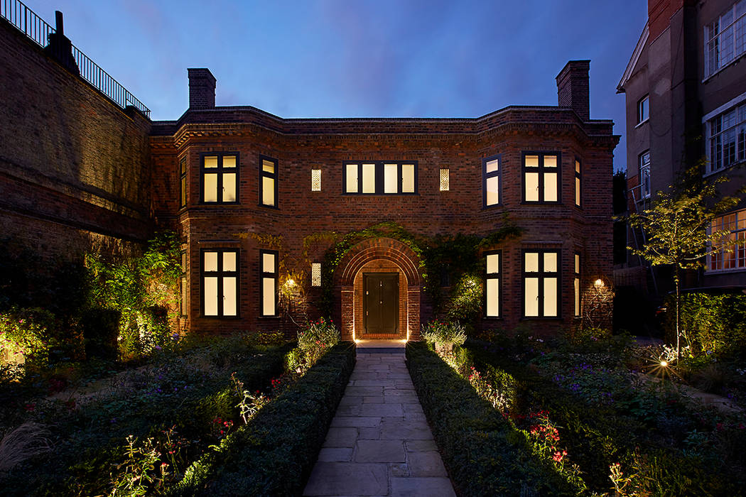 Front facade Patalab Architecture Classic style houses Bricks Front facade,lighing,front garden,brick