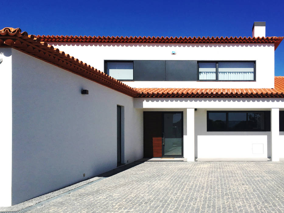 ​Remodelação Habitação - Barrô GAAPE - ARQUITECTURA, PLANEAMENTO E ENGENHARIA, LDA Casas modernas