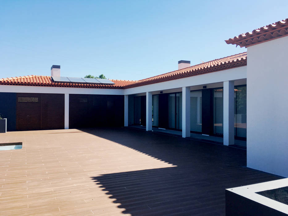 ​Remodelação Habitação - Barrô GAAPE - ARQUITECTURA, PLANEAMENTO E ENGENHARIA, LDA Casas modernas