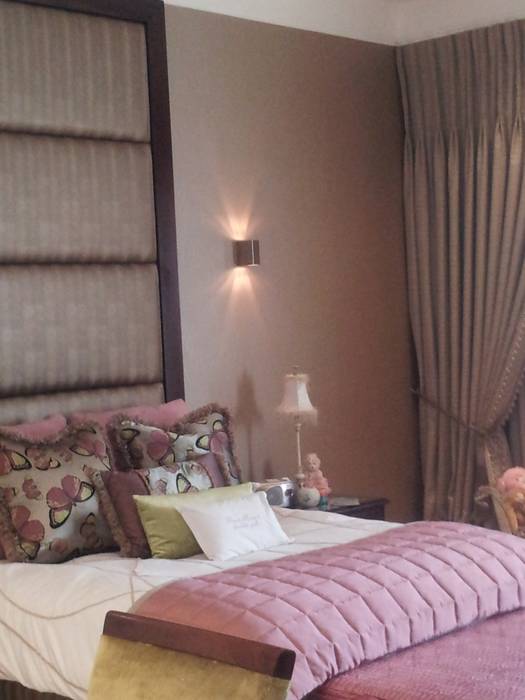 Sandton Splendour, CKW Lifestyle Associates PTY Ltd CKW Lifestyle Associates PTY Ltd Classic style bedroom