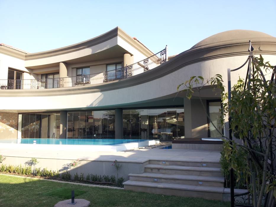 Sandton Splendour, CKW Lifestyle Associates PTY Ltd CKW Lifestyle Associates PTY Ltd Classic style houses