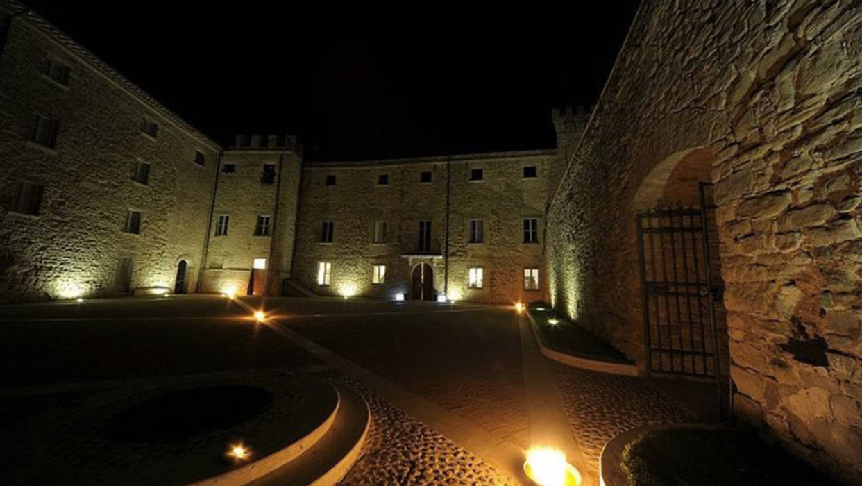 Ramazzano Castle, FRANCESCO CARDANO Interior designer FRANCESCO CARDANO Interior designer Espacios comerciales Salones para eventos