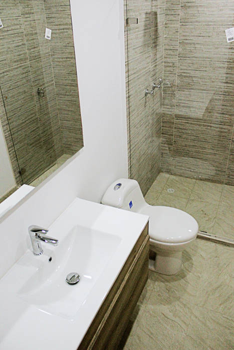 REMODELACION APARTAMENTO ROSALES , DECORER DECORER Baños de estilo moderno