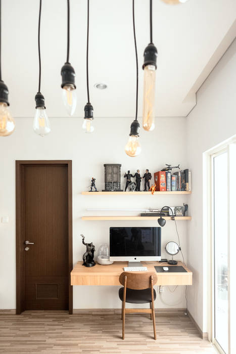 Tempat Bekerja FIANO INTERIOR Ruang Studi/Kantor Minimalis Kayu Lapis Desks