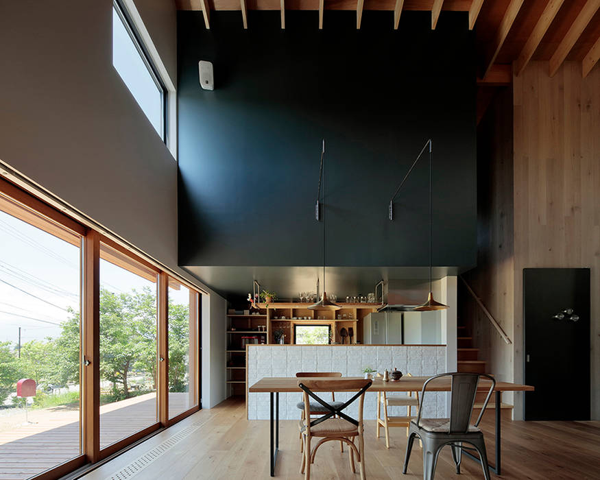 TabHouse, 稲山貴則 建築設計事務所 稲山貴則 建築設計事務所 Industrial style dining room Solid Wood Multicolored