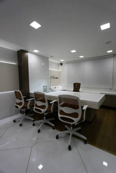 Solitaire of the offices..a diamond office, spacce interiors | homify