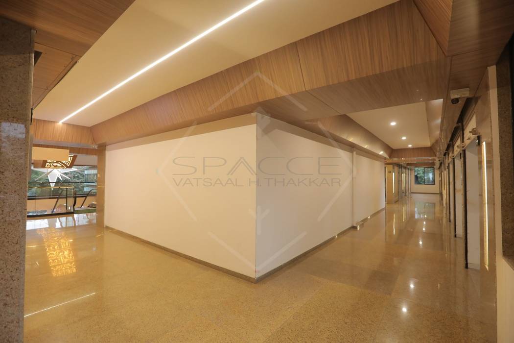 CANOPUS, SPACCE INTERIORS SPACCE INTERIORS Commercial spaces Commercial Spaces