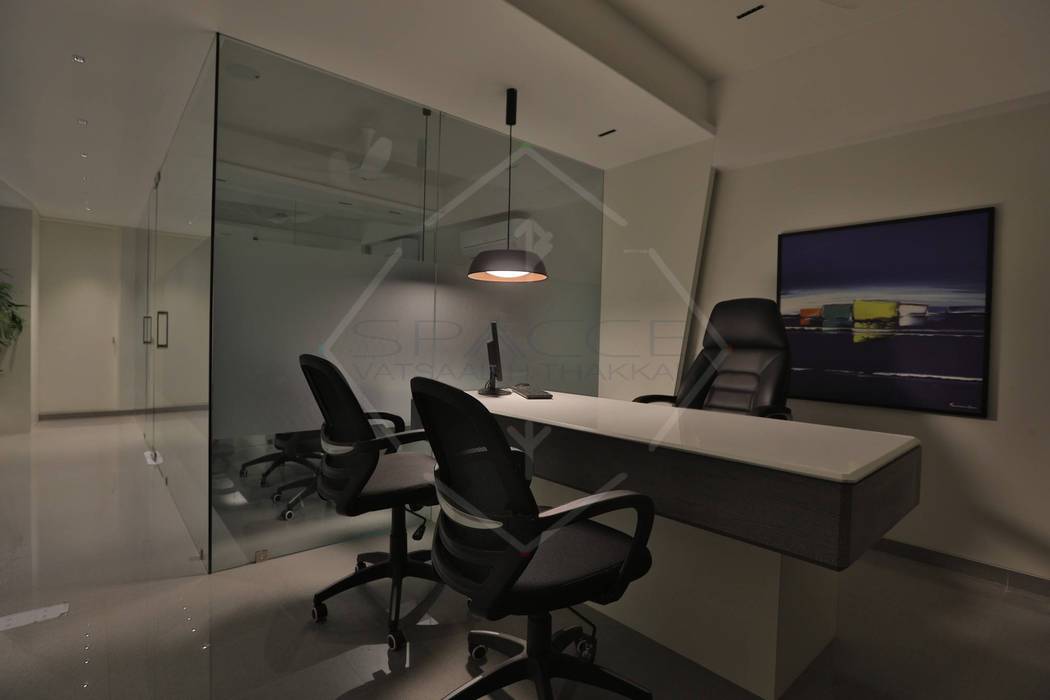 ..just for a change, SPACCE INTERIORS SPACCE INTERIORS Commercial spaces Commercial Spaces