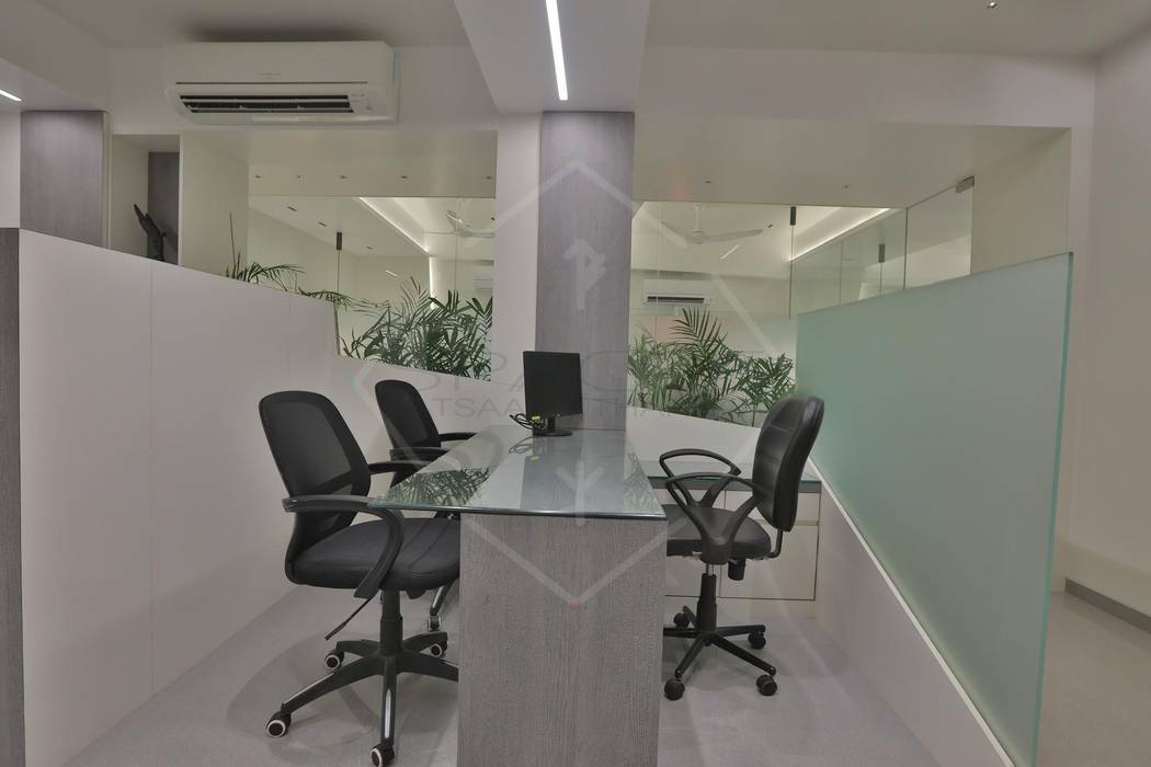 ..just for a change, SPACCE INTERIORS SPACCE INTERIORS Commercial spaces Commercial Spaces