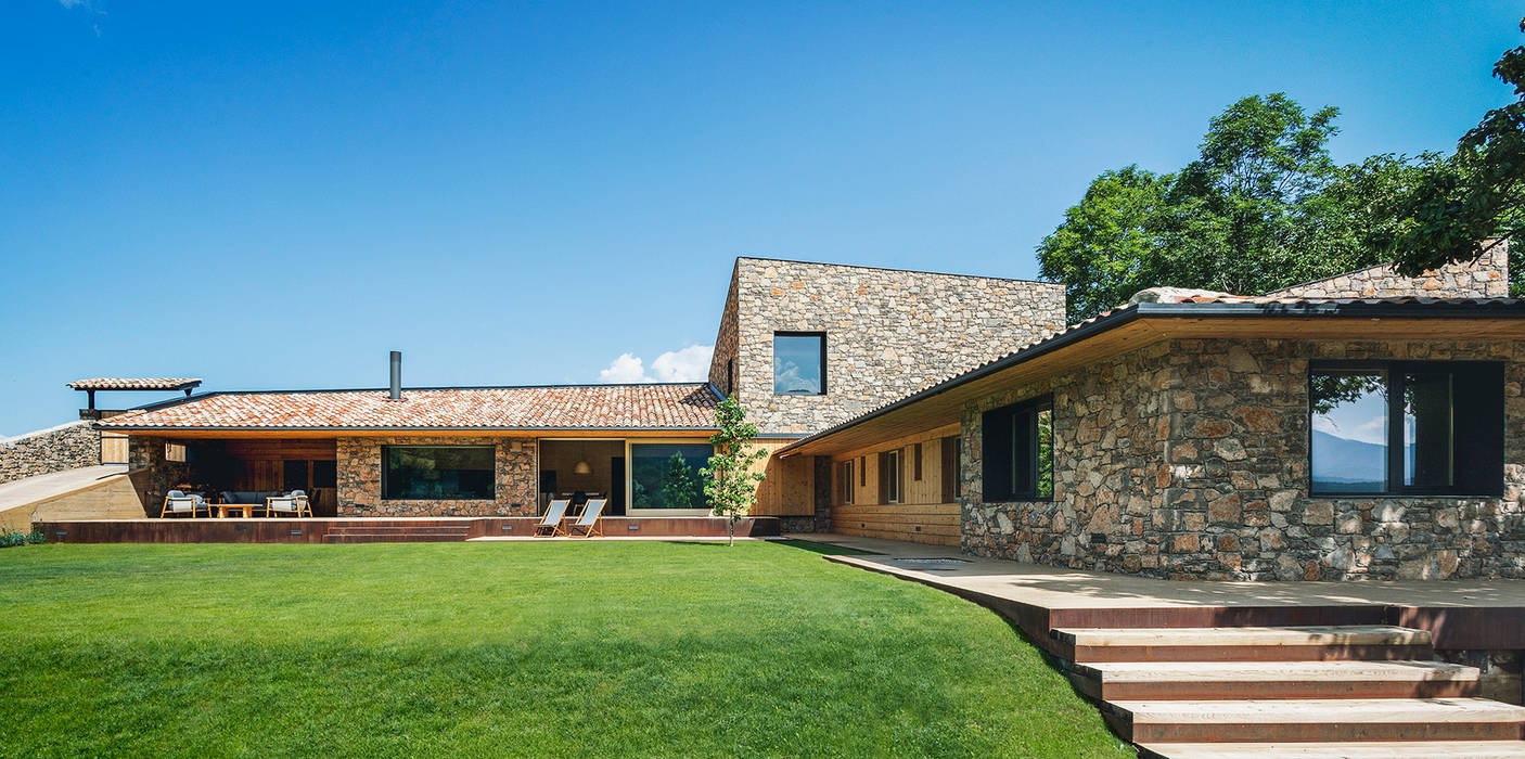 Casa en la Cerdanya, dom arquitectura dom arquitectura Wooden houses