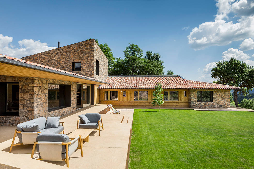 Casa en la Cerdanya, dom arquitectura dom arquitectura Rumah kayu