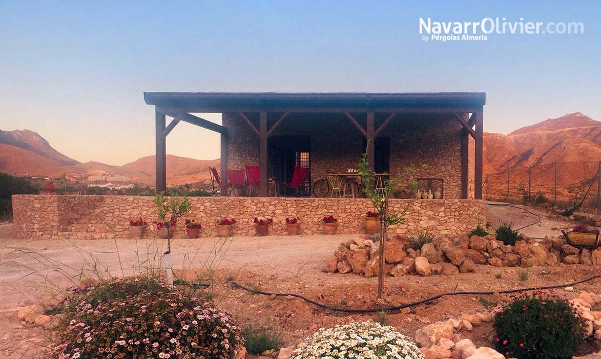 Tejado para casa rural NavarrOlivier Pérgolas Madera Acabado en madera Porche de madera,pergola,carpinteria,cortijo