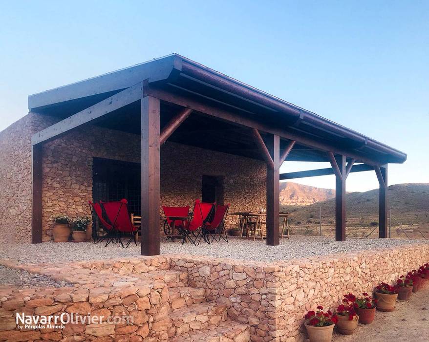 Pérgola para casa rural, NavarrOlivier NavarrOlivier Dach pulpitowy Drewno O efekcie drewna