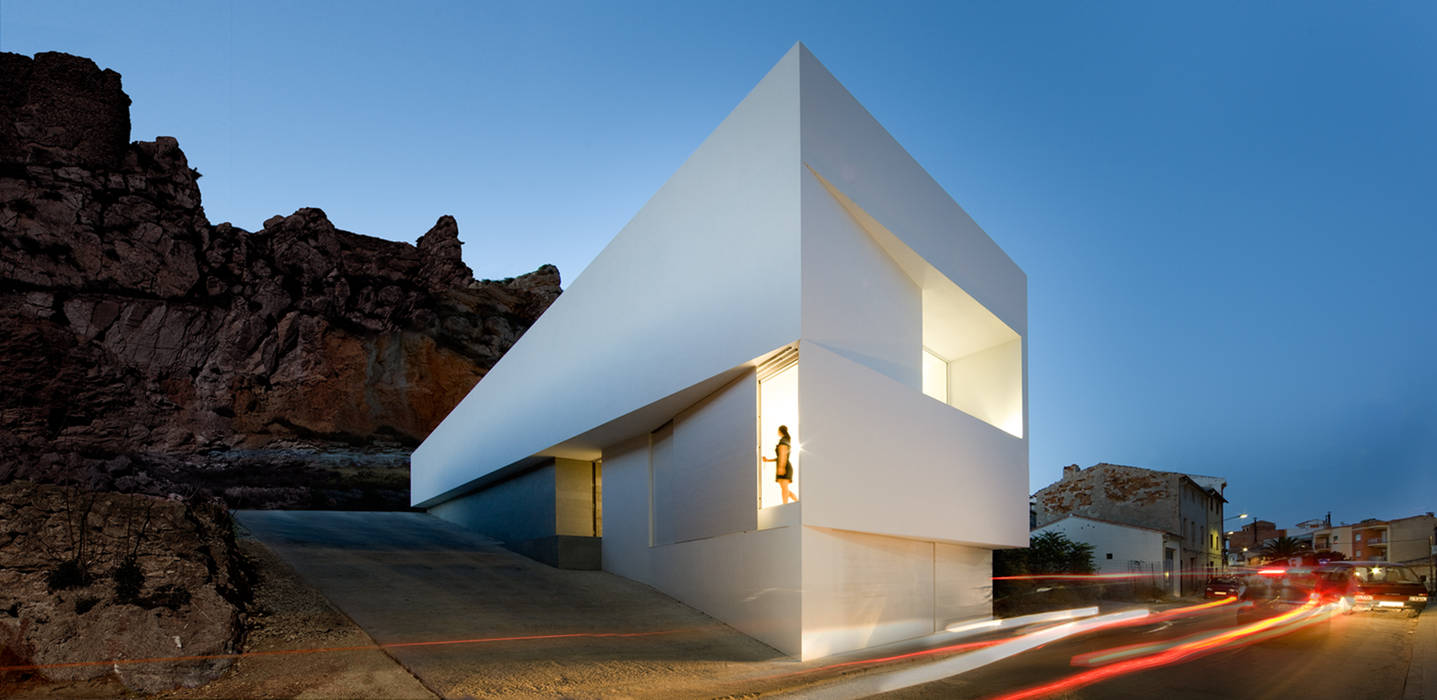 Casa en la ladera de un castillo FRAN SILVESTRE ARQUITECTOS Casas de estilo mediterráneo