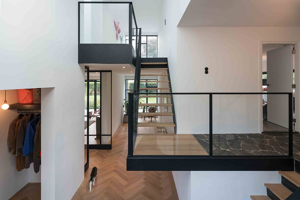 Nieuwbouw villa, Richèl Lubbers Architecten Richèl Lubbers Architecten Pasillos, vestíbulos y escaleras de estilo moderno