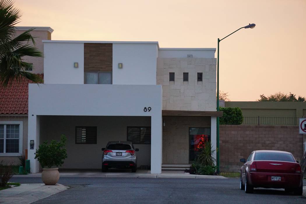 Fachada principal homify Casas unifamiliares Ladrillos Fachada,casa,hermosillo,sonora,arquitectos,arquitectura,construccion,acabados