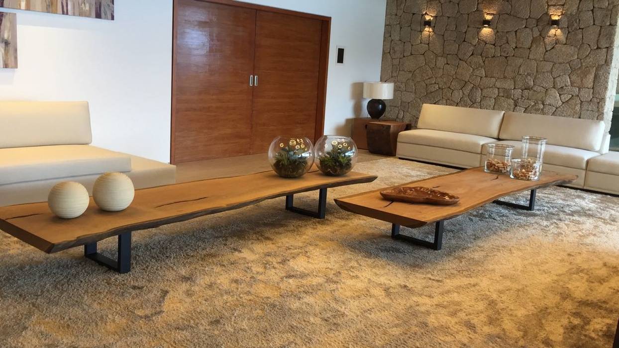 Mesa de Centro em Madeira Maciça em Tronco com traços Rústicos, ArboREAL Móveis de Madeira ArboREAL Móveis de Madeira Salas de estilo rústico Madera maciza Multicolor Accesorios y decoración