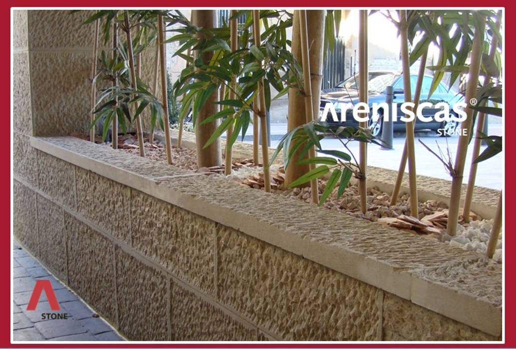 APICONADO A MANO ᴥ ᴥ ᴥ HAND finish using a PICK HAMMER with pointed tip ᴥ ᴥ ᴥ FINITION BROCHÉE, ARENISCAS STONE ARENISCAS STONE Commercial spaces پتھر Shopping Centres