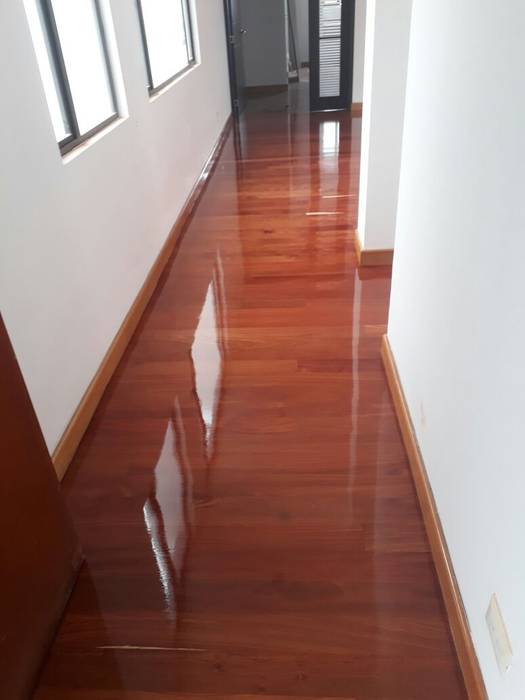 PISOS EN MADERA MACIZA , Diseños y altillos SAS Diseños y altillos SAS Floors