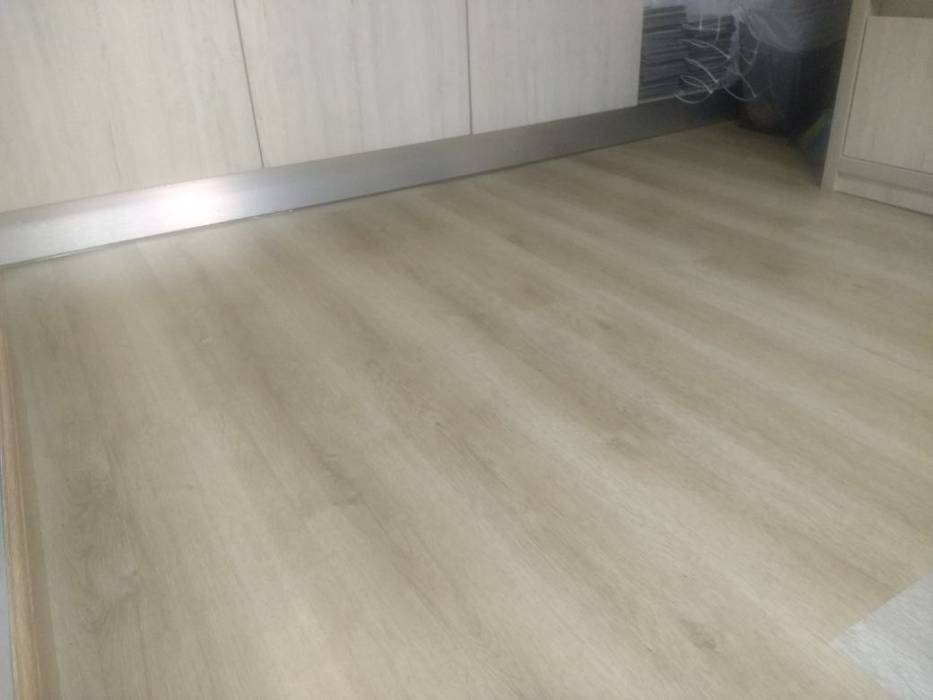 PISOS LAMINADOS ALEMANES DE 8.3 MM DE ESPESOR AC4, Diseños y altillos SAS Diseños y altillos SAS Pisos