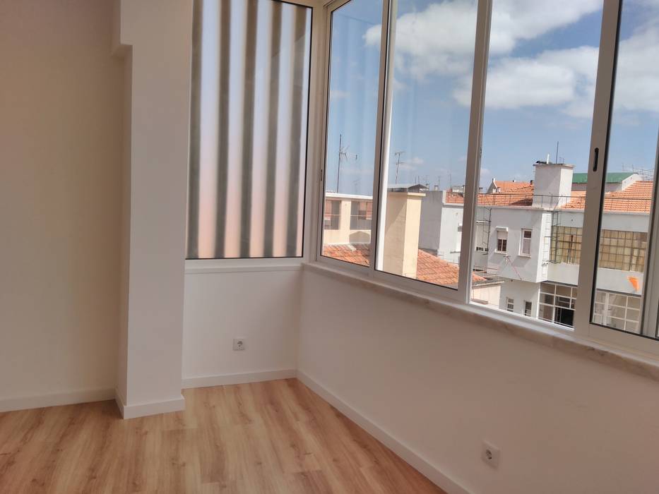 Apartamento T2 Penha França EU LISBOA Janelas e portas minimalistas